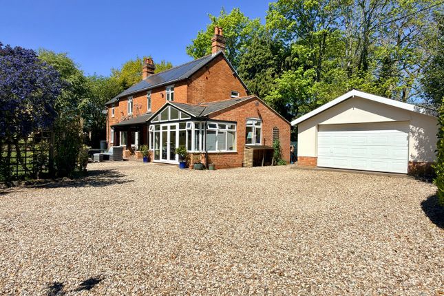 4 bed property, in Twyning, £900,000