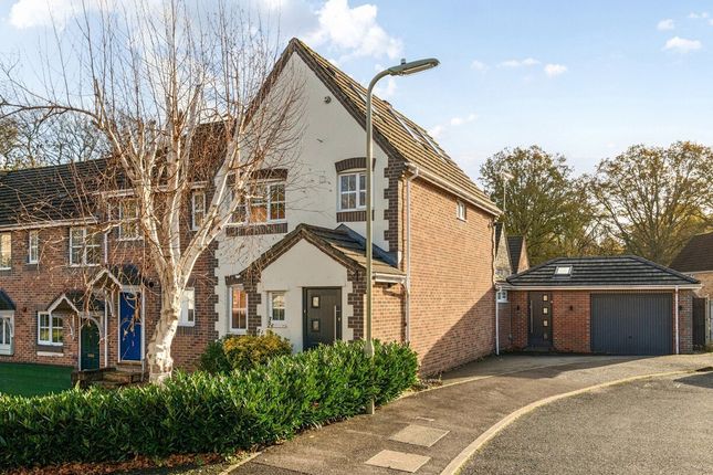 4 bed property, in John Bunyan Close, £425,000