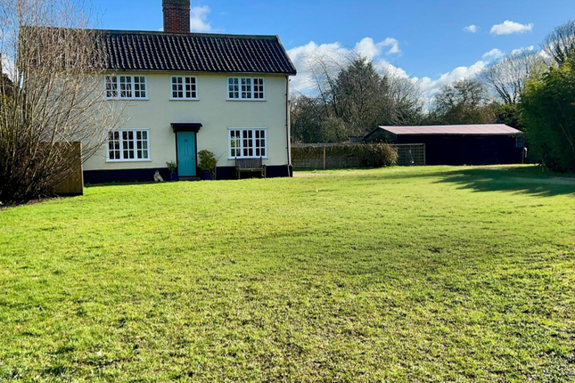 4 bed property, in The Green, £600,000
