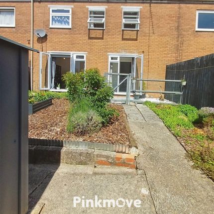 2 bed property, in Bowleaze, £150,000