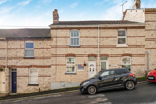 2 bed property, in Alexandra Road, £200,000