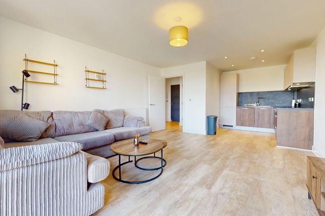 1 bed property, in George Street, £200,000
