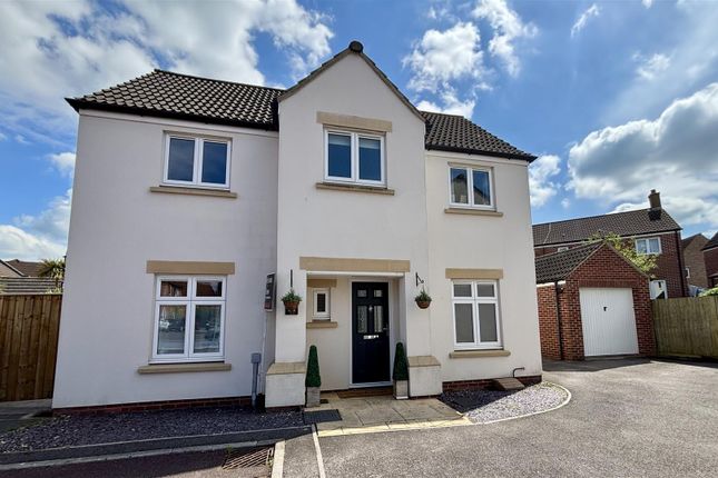 3 bed property, in Jay Walk, £305,000
