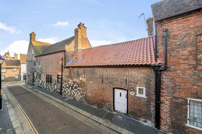 3 bed property, in Vicarage Lane, £299,000