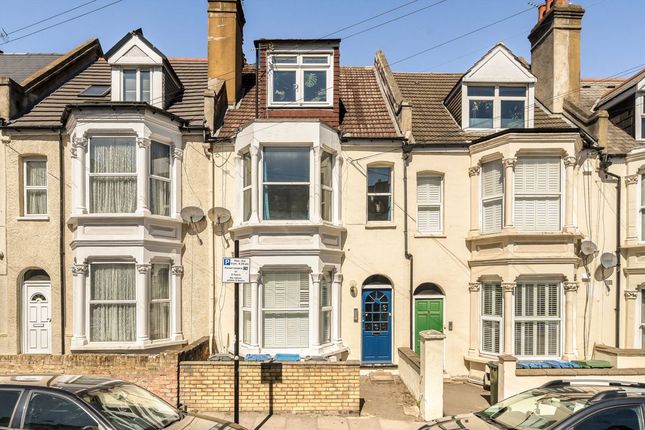 1 bed property, in Floyd Road, £275,000