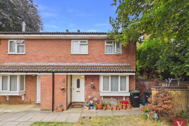 2 bed property, in Moorland Gardens, £140,000