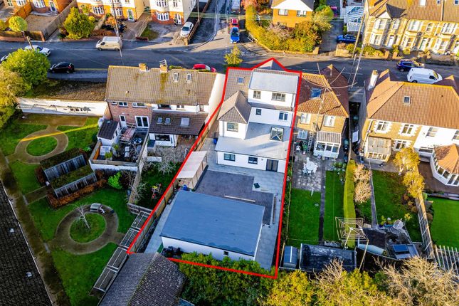 11 bed property, in Mount Hill Road, £975,000