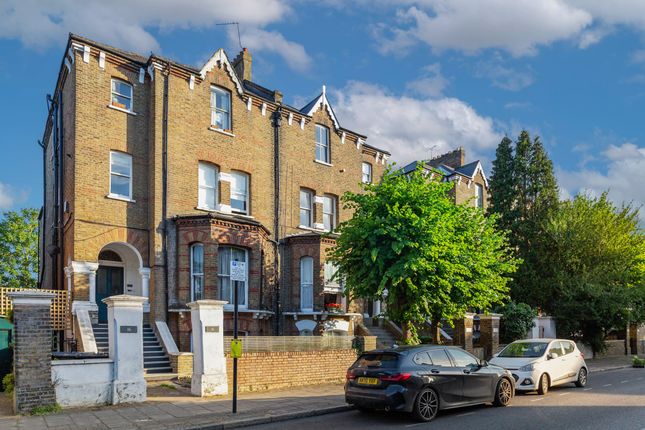 1 bed property, in Lordship Park, £225,000