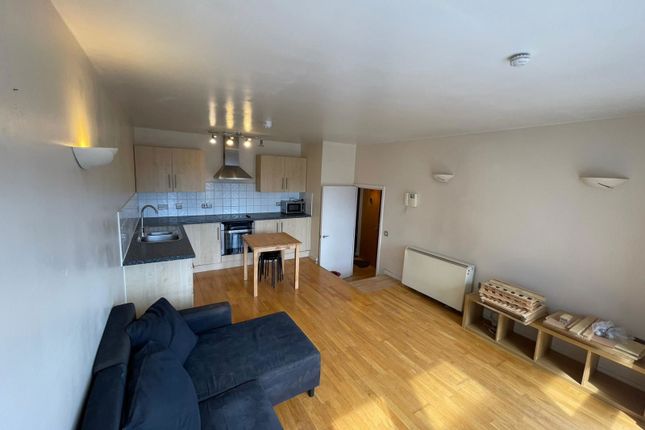 1 bed property, in Calderwood Street, £130,000