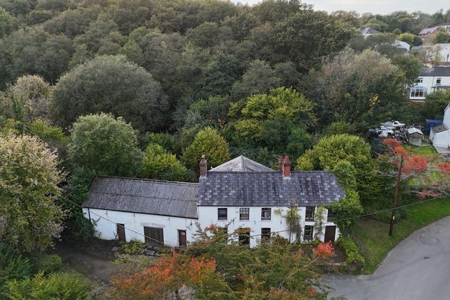 5 bed property, in Gelligroes Mill, £190,000