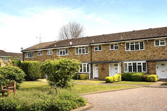 3 bed property, in Parkway, £599,950