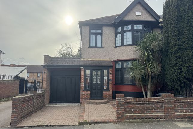 3 bed property, in Brixham Gardens, £650,000
