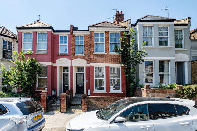 1 bed property, in Montague Road, £500,000
