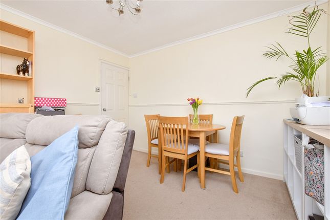 2 bed property, in Pound Road, £325,000