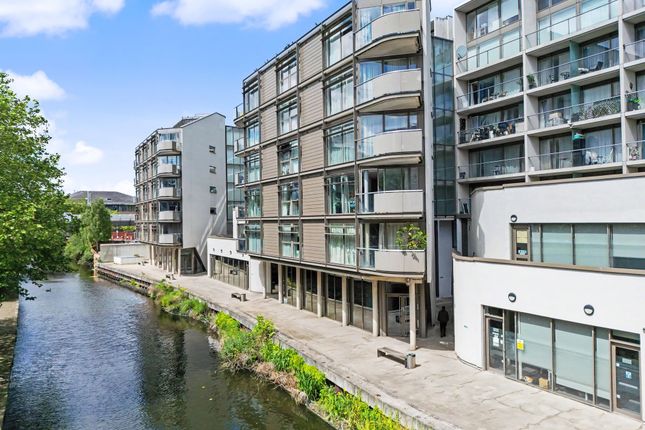 2 bed property, in Canal Street, £200,000