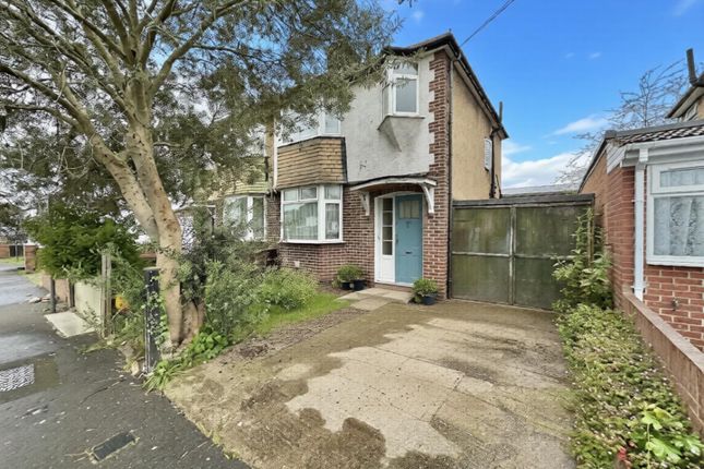 3 bed property, in Nield Road, £565,000