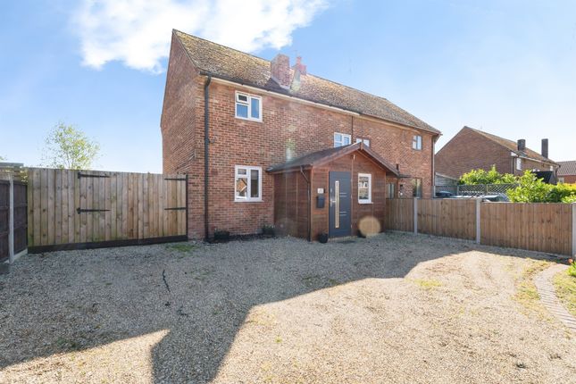 2 bed property, in Halifax Crescent, £220,000