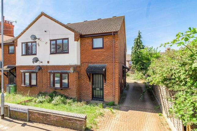 2 bed property, in Highfield Road, £125,000