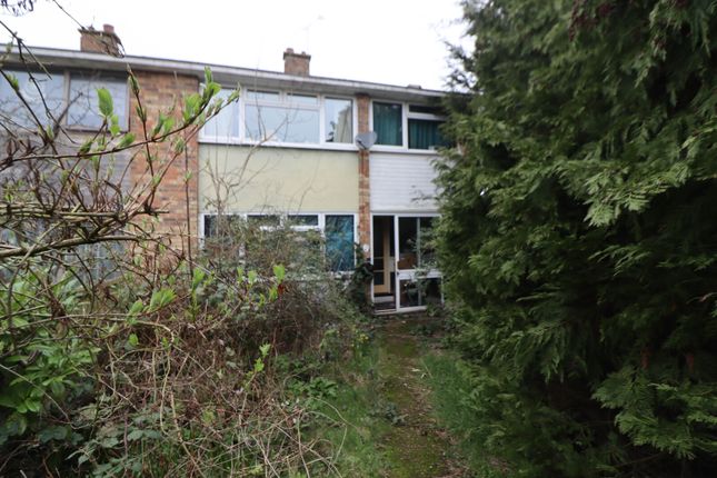 3 bed property, in Moat Edge Gardens, £425,000