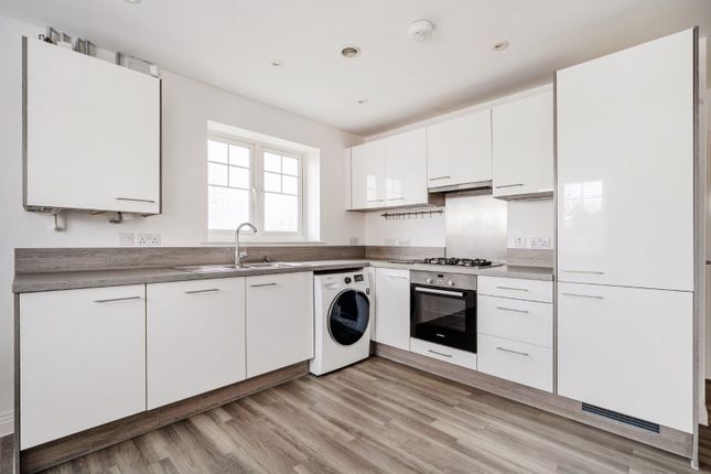 2 bed property, in Drovers Close, £185,000