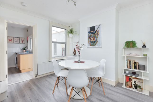 3 bed property, in Claremont Place, £240,000