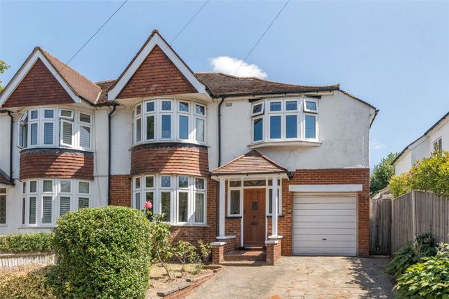 4 bed property, in The Knoll, £875,000