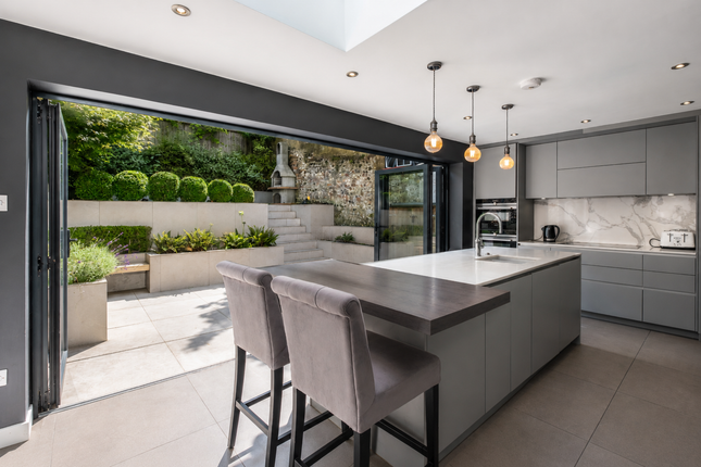 4 bed property, in Warleigh Road, £985,000