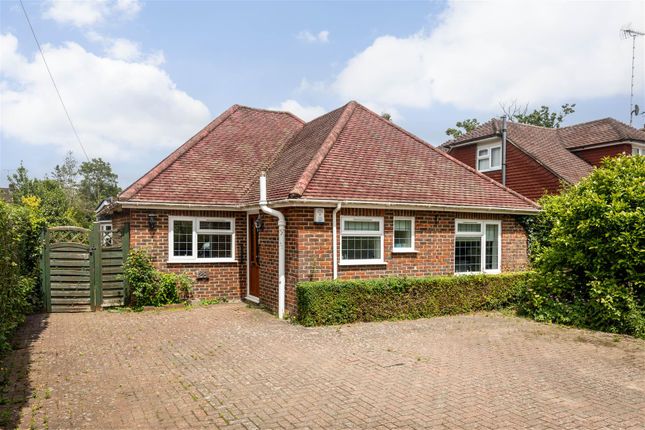 2 bed property, in Chestnuts Close, £675,000
