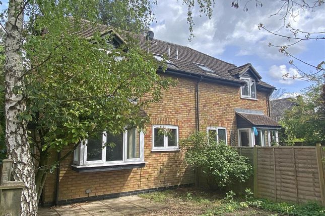 1 bed property, in Byron Close, £295,000