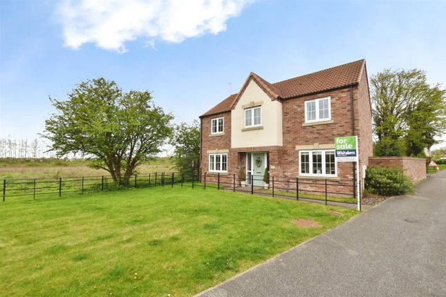 4 bed property, in Cape Drive, £450,000