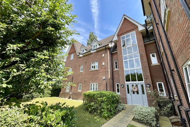 2 bed property, in Lindisfarne Court, £150,000