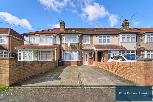 3 bed property, in Ash Grove, £570,000