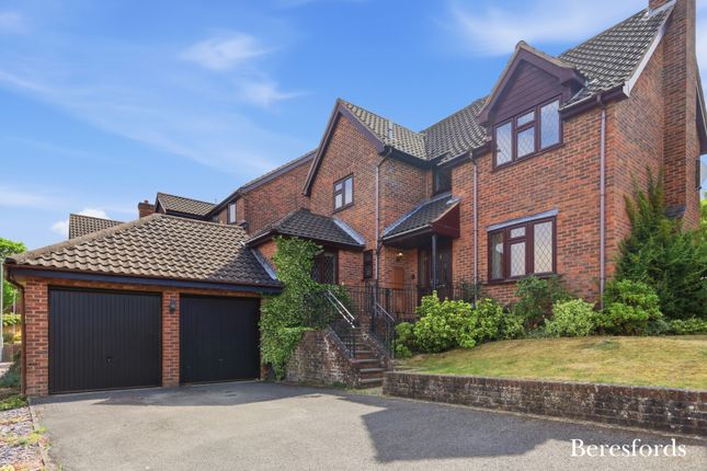 4 bed property, in Devereux Way, £725,000