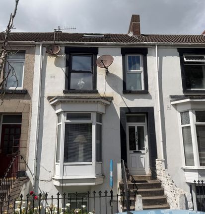4 bed property, in 154 St Helens Avenue, £190,000