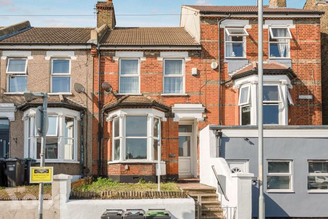3 bed property, in Old Road West, £315,000