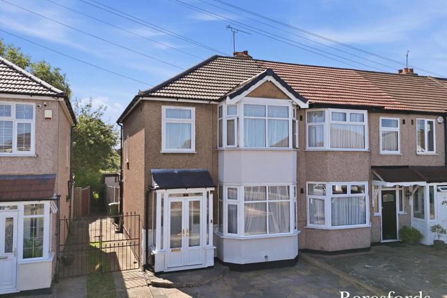 3 bed property, in Amery Gardens, £500,000