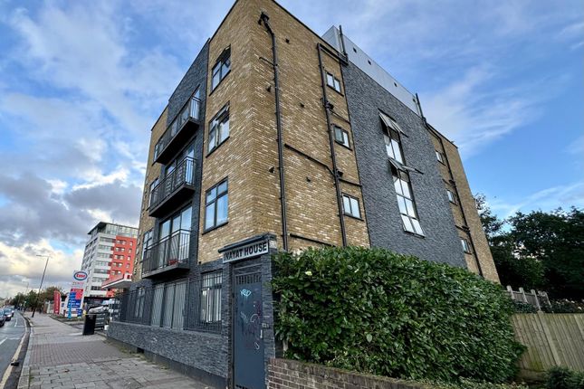 1 bed property, in Romford Road, £275,000