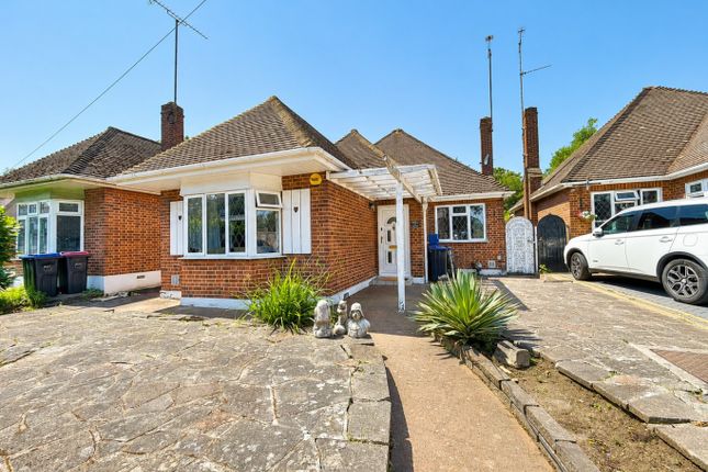 3 bed property, in Victoria Avenue, £425,000