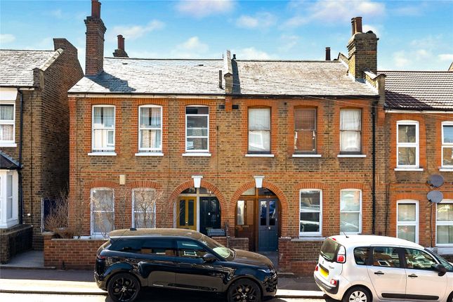 2 bed property, in Browns Road, £400,000