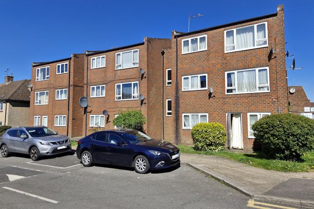 1 bed property, in Sefton Avenue, £215,000