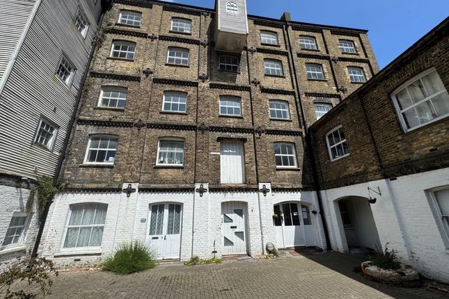 1 bed property, in Flat 17, £65,000