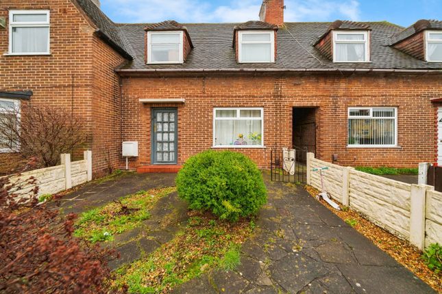 2 bed property, in Orrets Meadow Road, £135,000