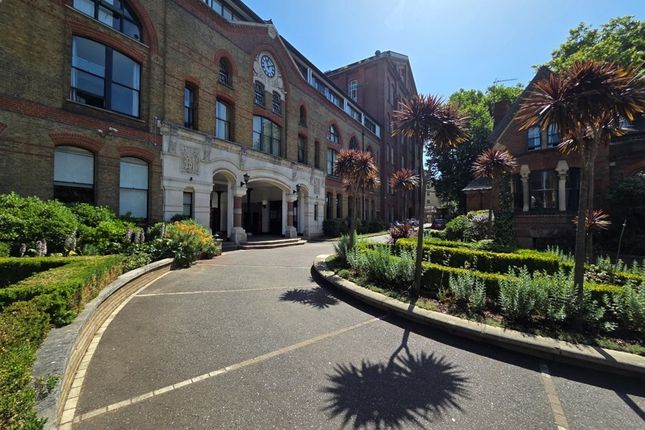 1 bed property, in Fairfield Road, £270,000