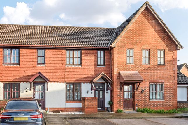 2 bed property, in Hither Farm Road, £450,000