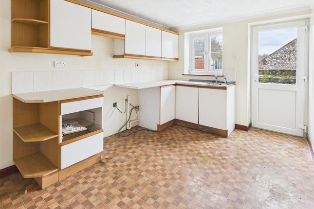 2 bed property, in Old Turnpike Road, £250,000
