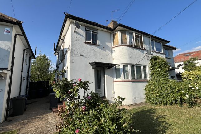 1 bed property, in 75 Westmere Drive, £100,000