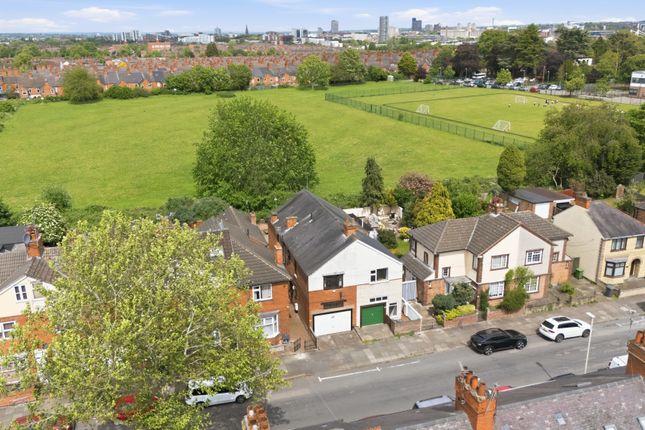 4 bed property, in Evesham Road, £275,000