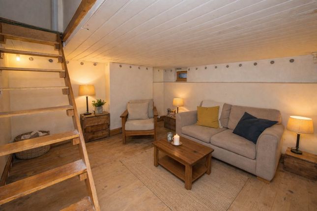 2 bed property, in Wincheap, £250,000