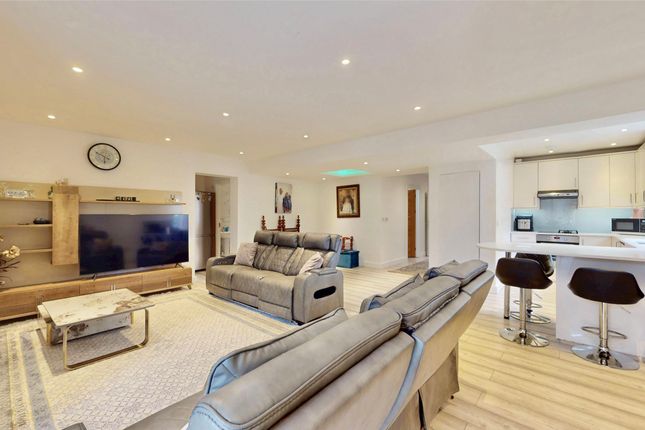 5 bed property, in Oriental Road, £775,000