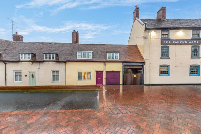 3 bed property, in Mill Street, £200,000